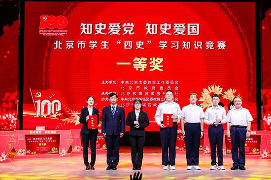 香港影视作品中为警察提供特殊情报的卧底叫什么？游戏画面